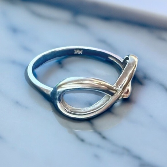 Solid 14K White Gold Infinity Symbol Ring. 14K White Gold Band Style about 5.5 - Picture 8 of 15